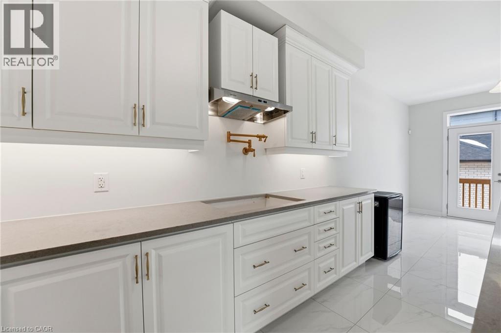132 Settlers Road E Property Photo 11