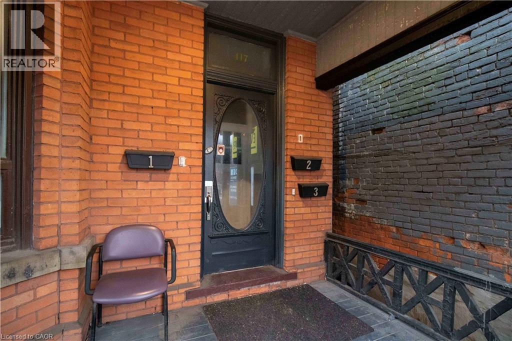 417 King Street W Property Photo 2