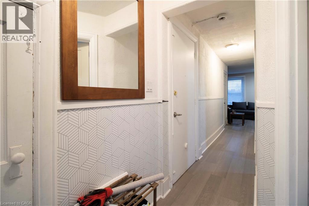 417 King Street W Property Photo 3