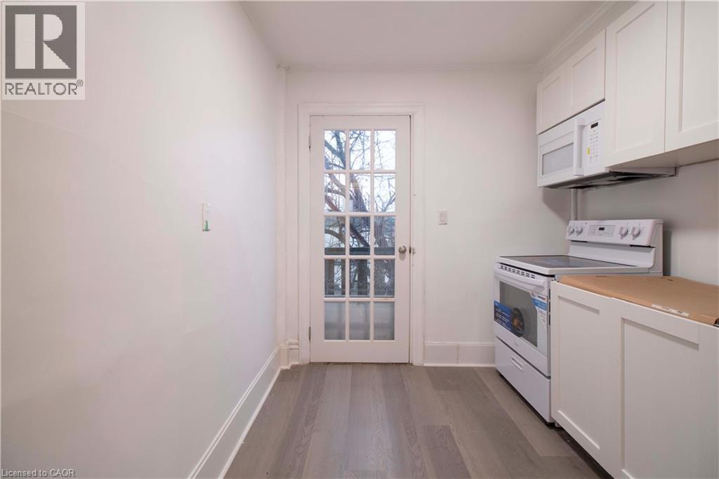 417 King Street W Property Photo 5