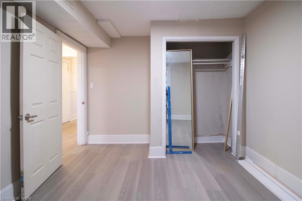 417 King Street W Property Photo 10