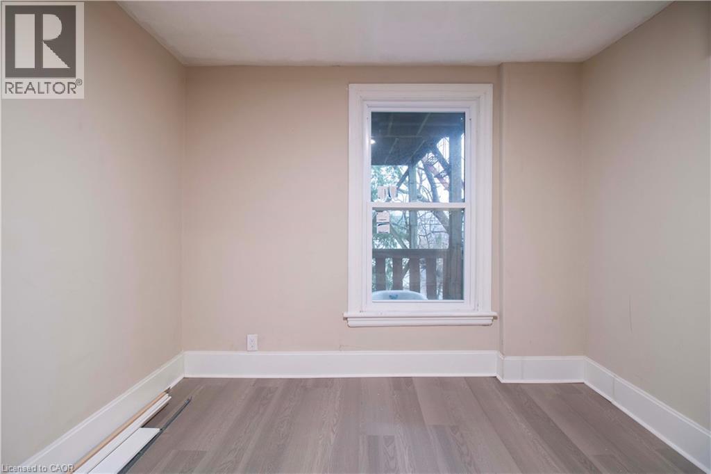 417 King Street W Property Photo 11