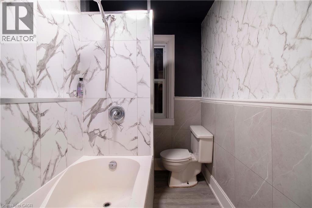 417 King Street W Property Photo 13