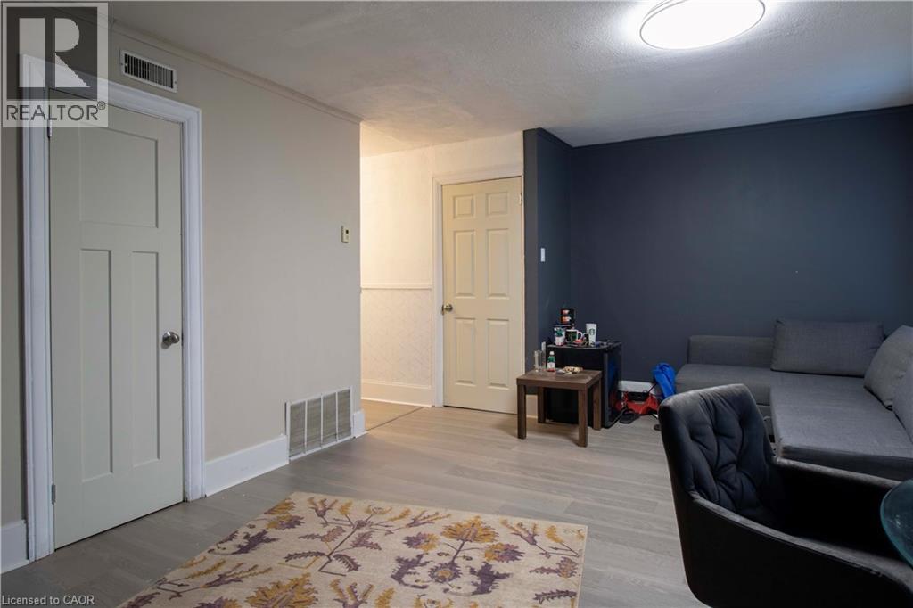 417 King Street W Property Photo 21