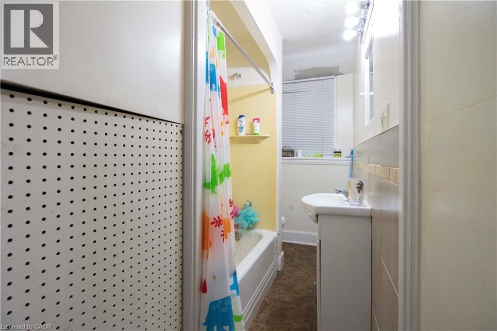417 King Street W Property Photo 25