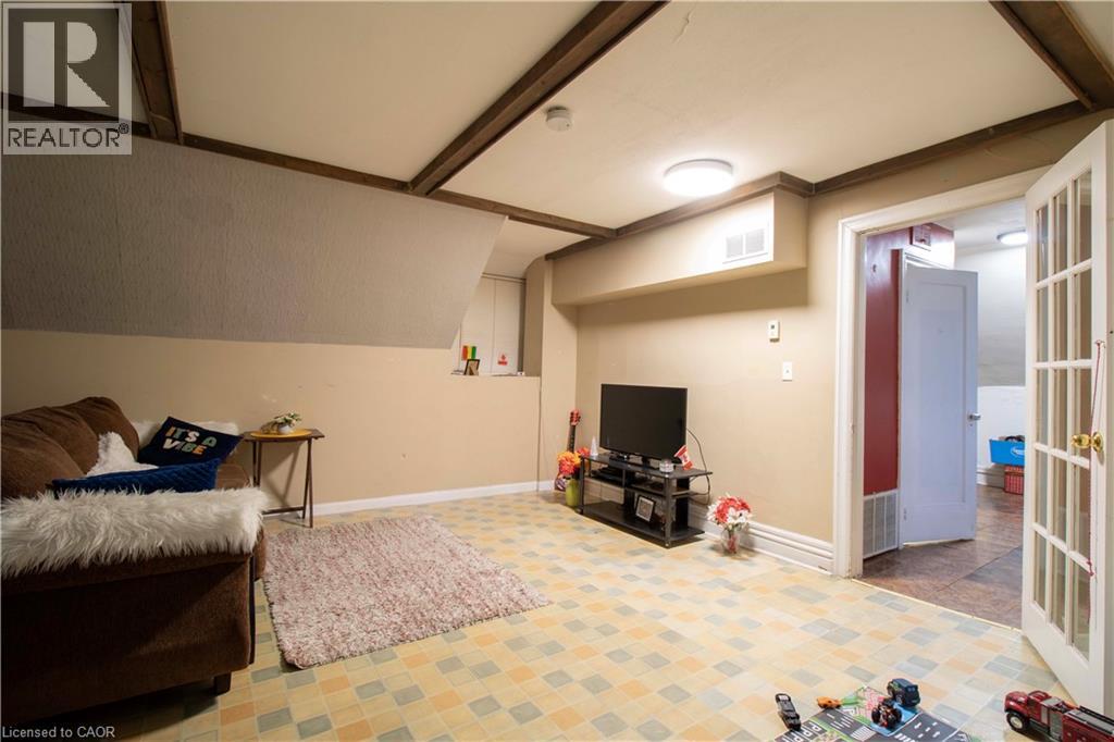 417 King Street W Property Photo 28
