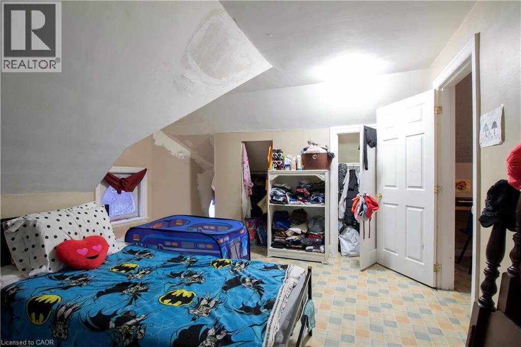 417 King Street W Property Photo 34