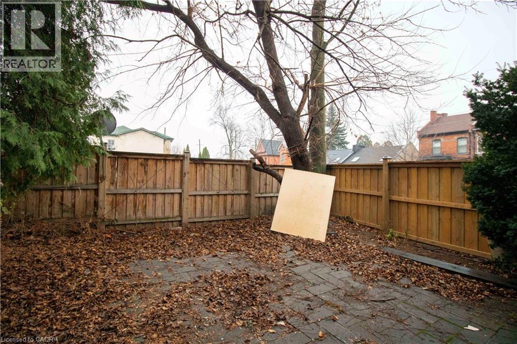 417 King Street W Property Photo 38
