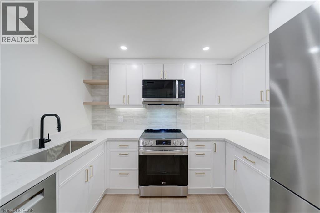 102 Bronte Road Unit# 303 Property Photo 4
