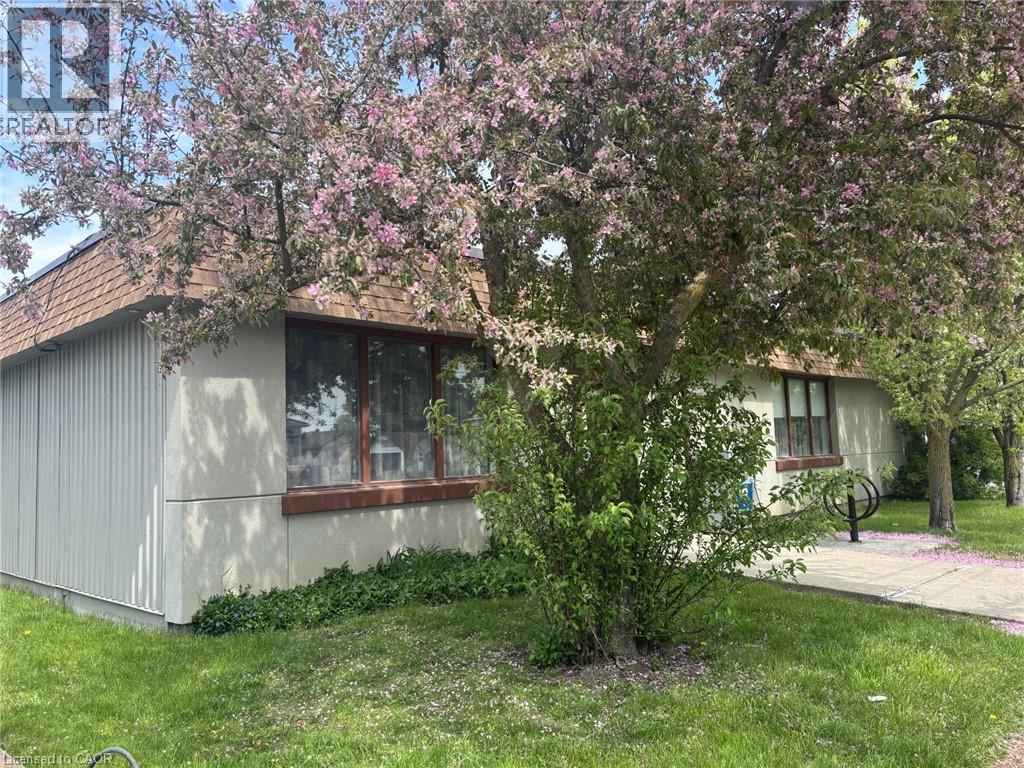 13 Alma Street N Property Photo 2