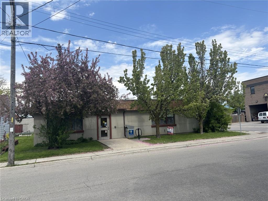 13 Alma Street N Property Photo 4