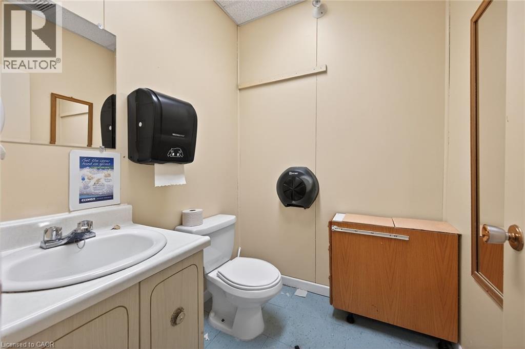 13 Alma Street N Property Photo 25