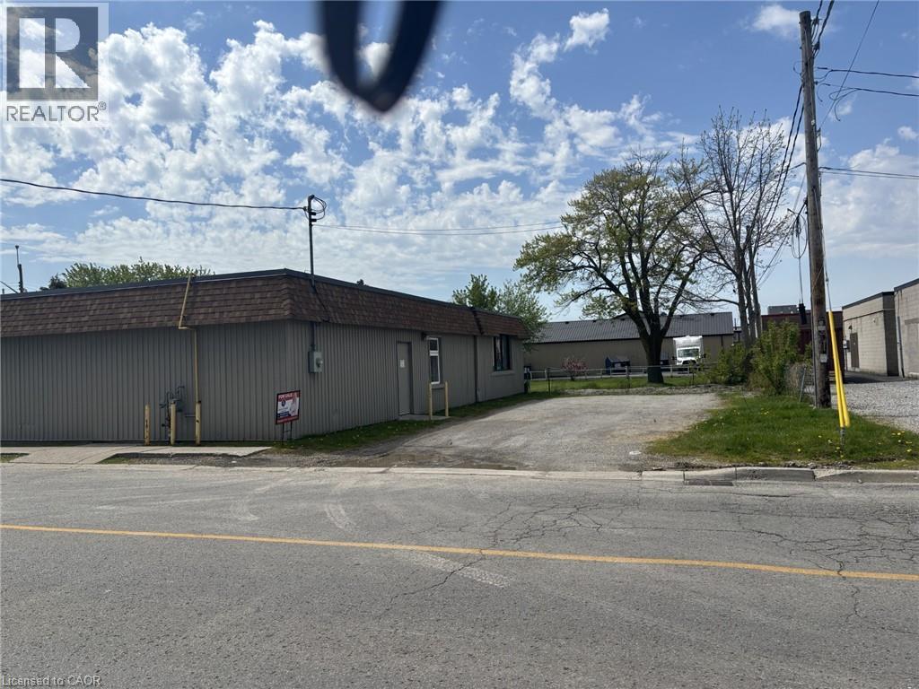 13 Alma Street N Property Photo 38
