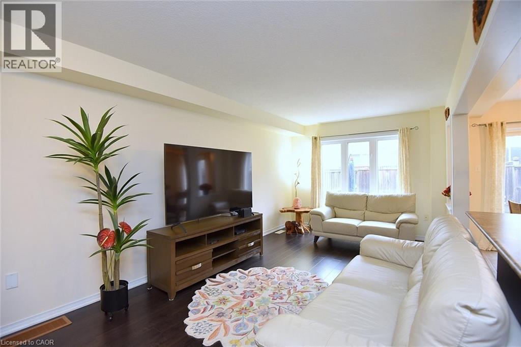 9 Lynch Crescent Property Photo 11