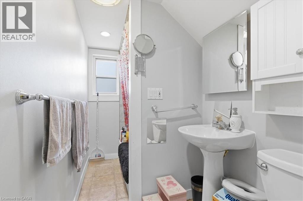 31 Bingeman Street Property Photo 33