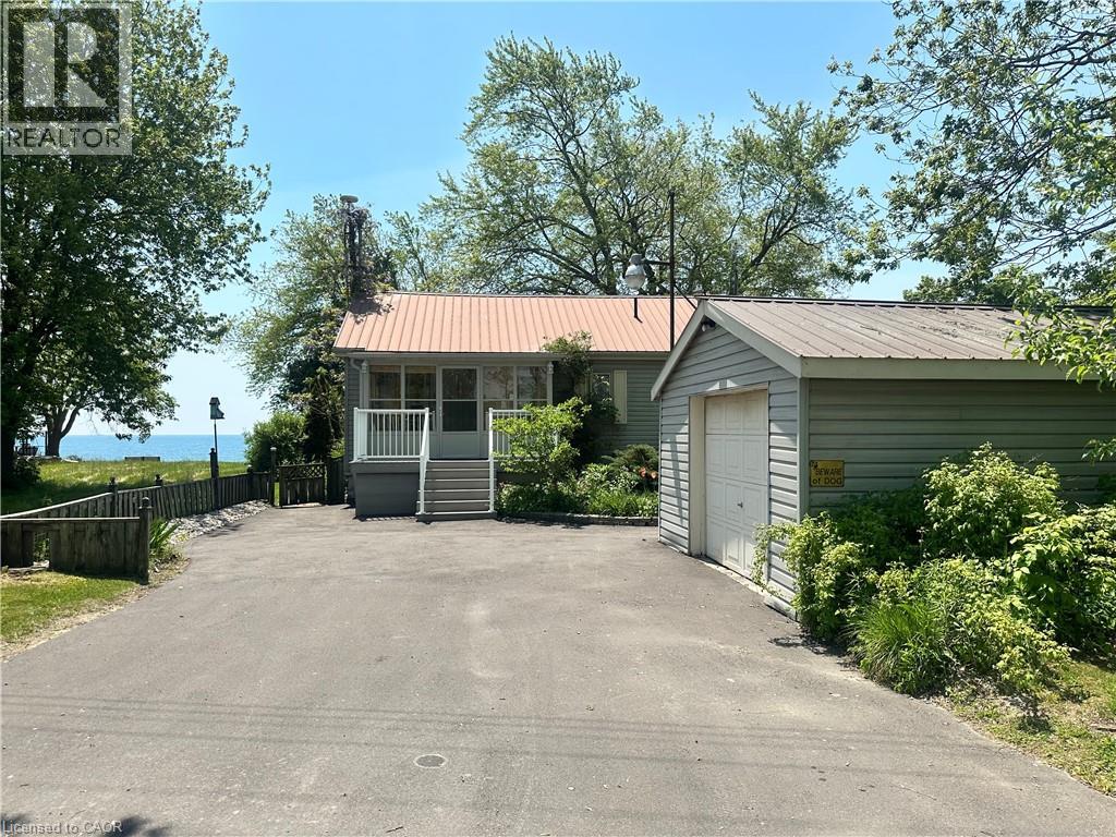 2592 Lakeshore Road Property Photo 1