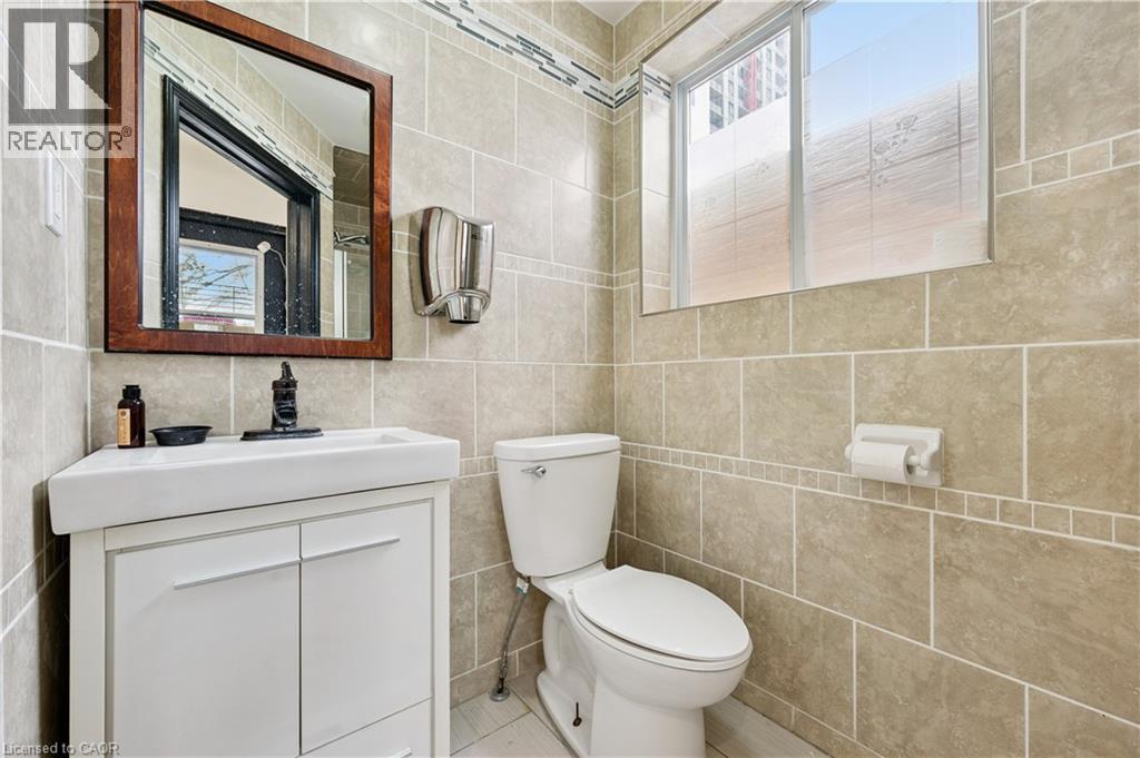 496 E King Street E Property Photo 8