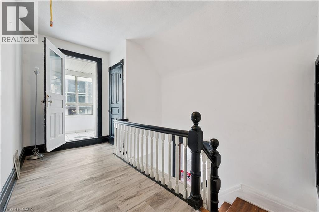 496 E King Street E Property Photo 12