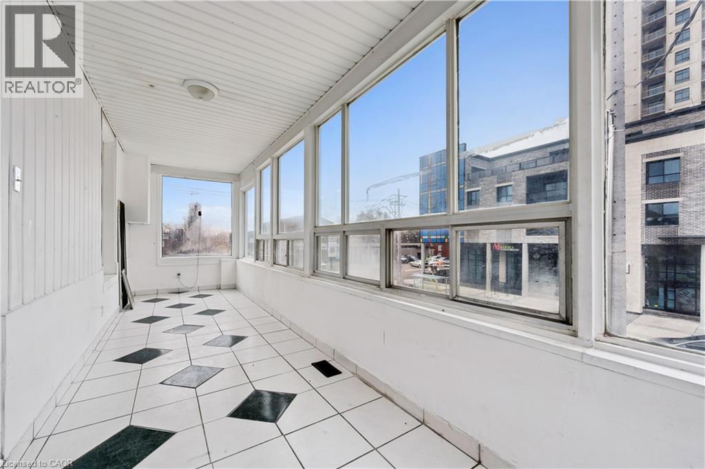 496 E King Street E Property Photo 15
