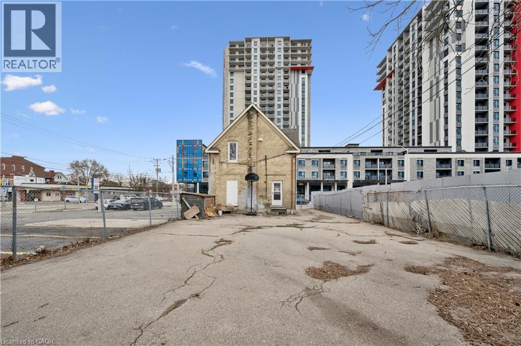 496 E King Street E Property Photo 18