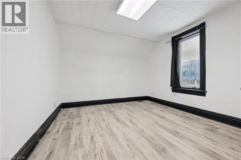 496 King Street E Property Photo 13