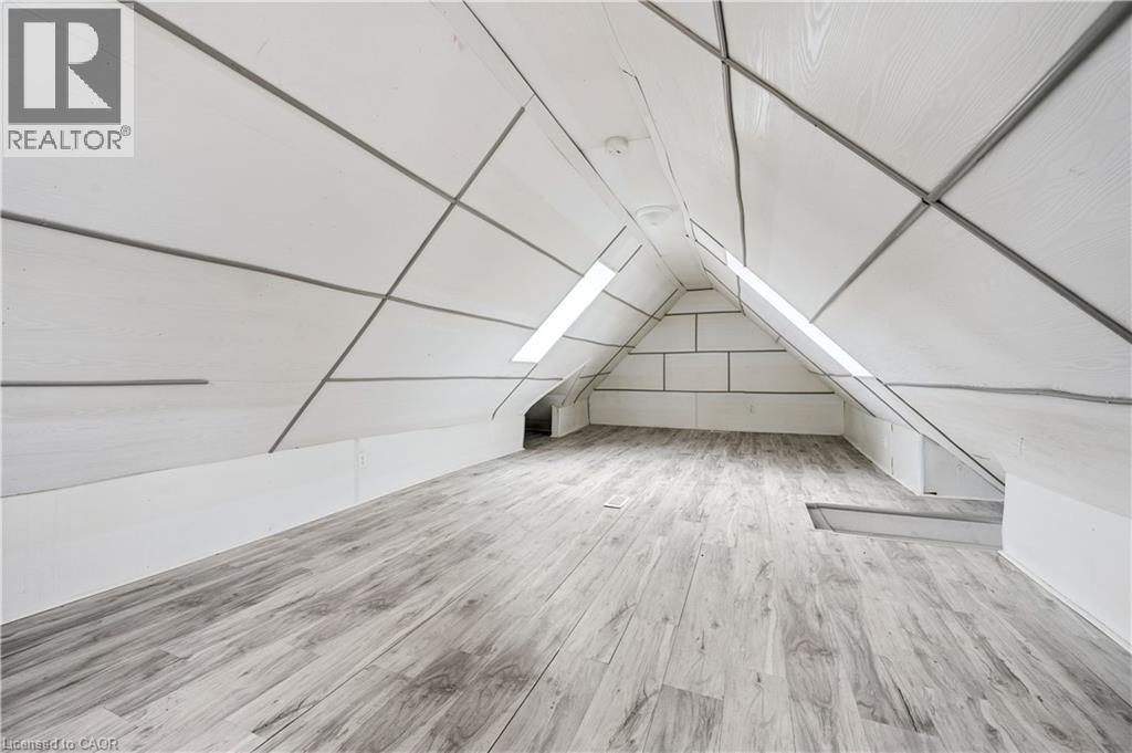 496 King Street E Property Photo 19