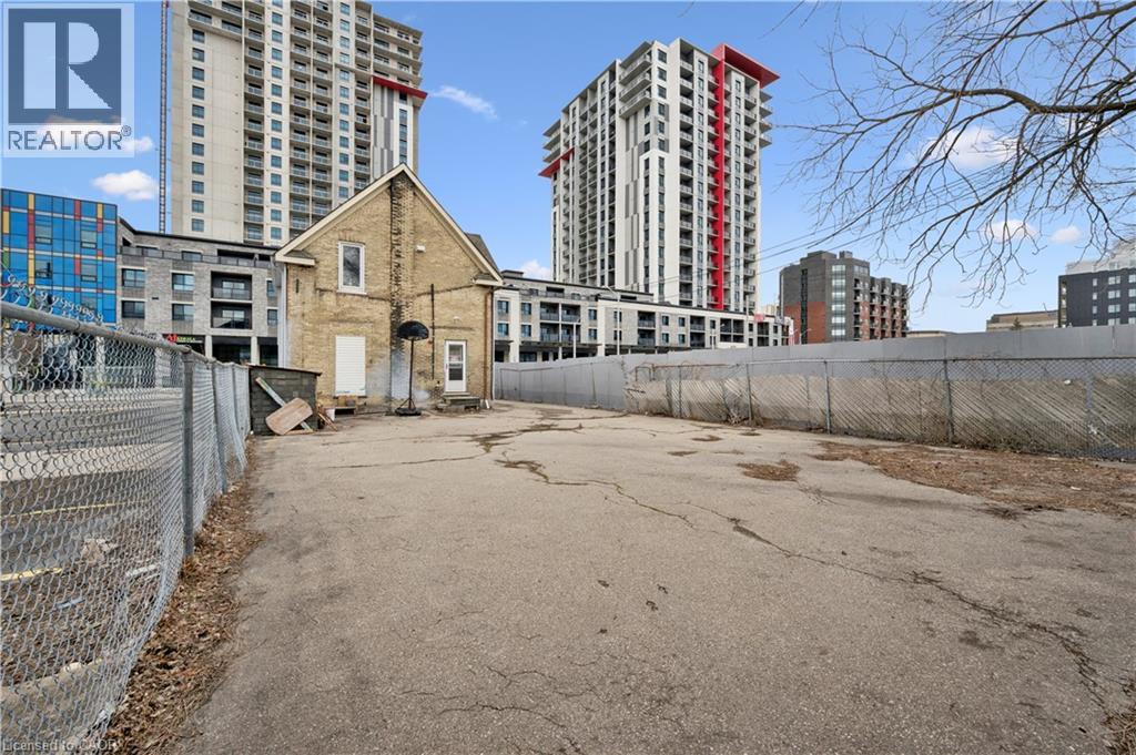496 King Street E Property Photo 20