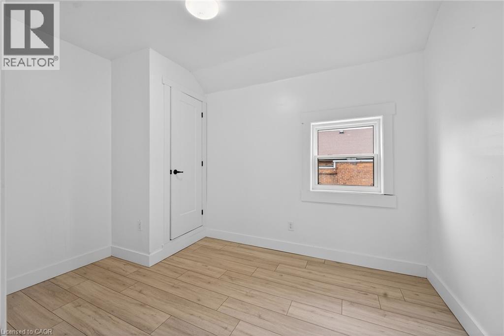27 Cayuga Street N Property Photo 18