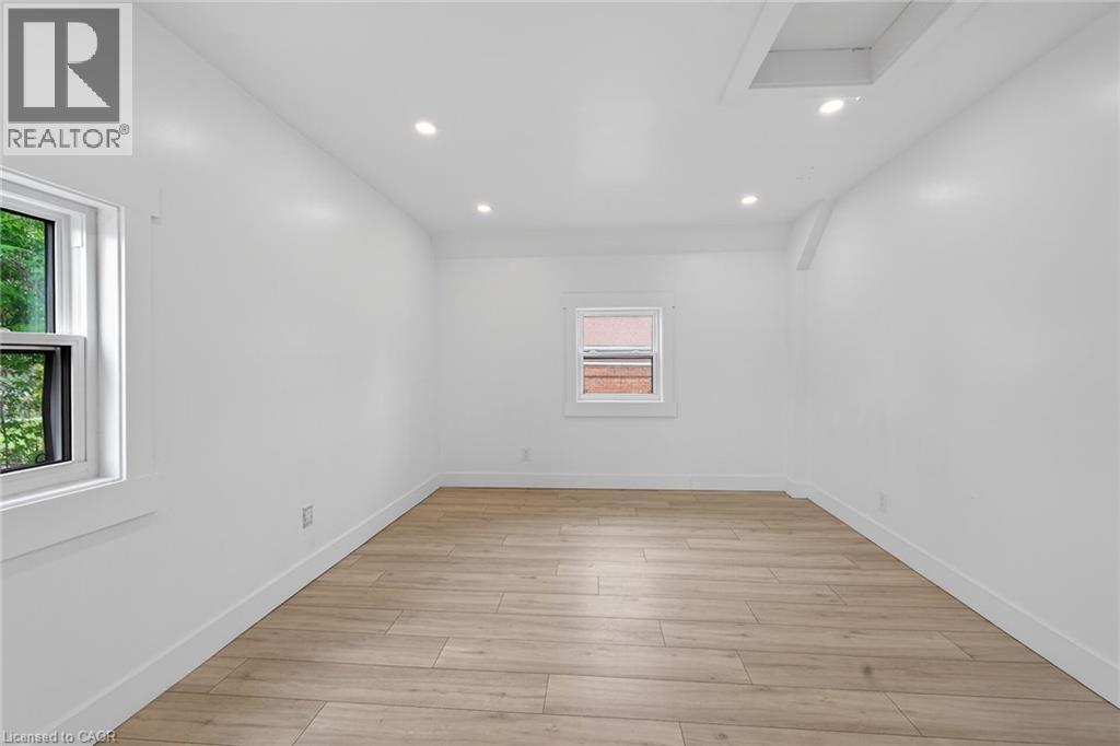 27 Cayuga Street N Property Photo 21