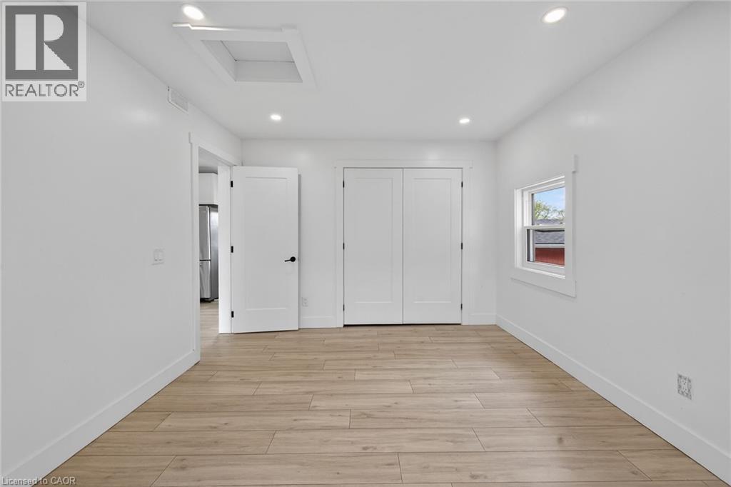 27 Cayuga Street N Property Photo 22
