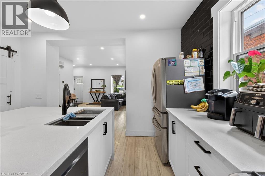 27 Cayuga Street N Property Photo 31