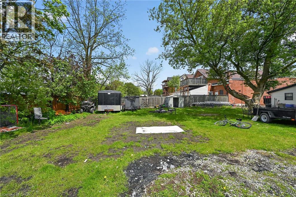 27 Cayuga Street N Property Photo 41