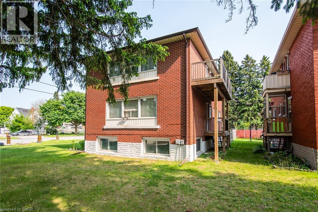 129 River Road E Property Photo 4