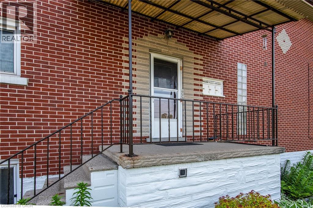 129 River Road E Property Photo 6
