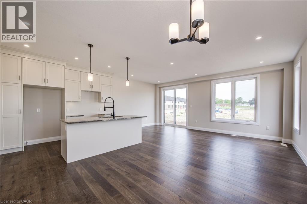 102 Thackeray Way Property Photo 26