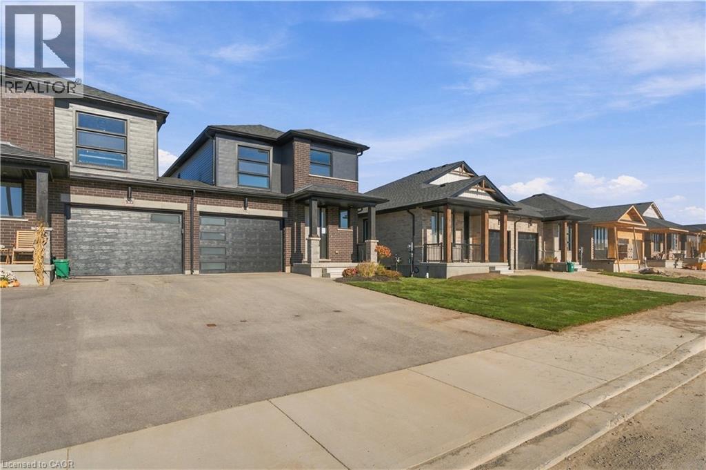 102 Thackeray Way Property Photo 43