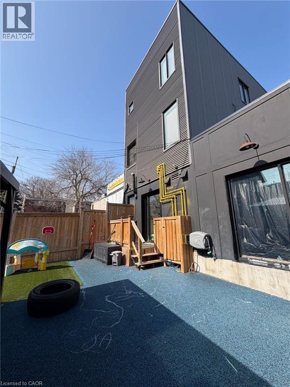 1415 Gerrard Street E Property Photo 29