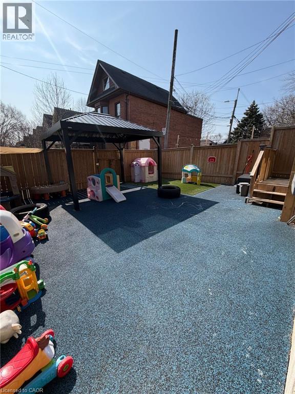 1415 Gerrard Street E Property Photo 31