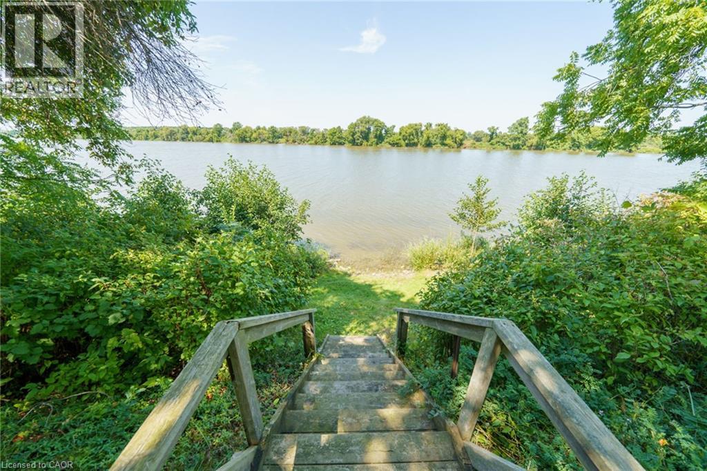 1042 River Road Property Photo 8