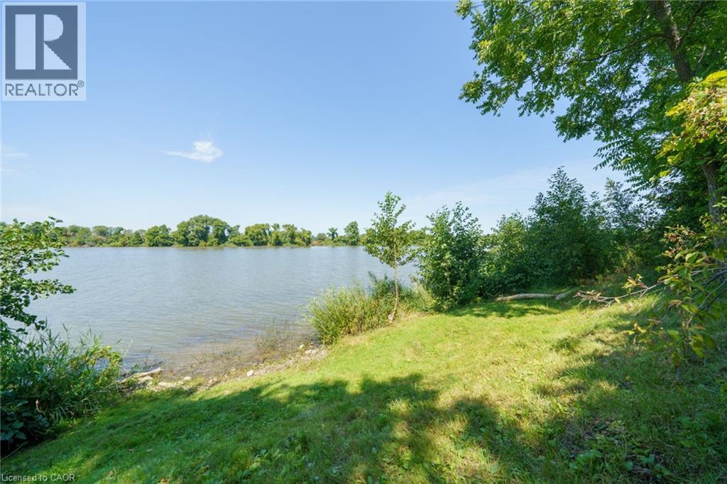 1042 River Road Property Photo 9