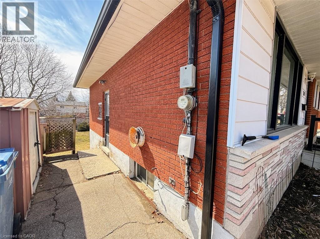 374 Victoria Road N Property Photo 4