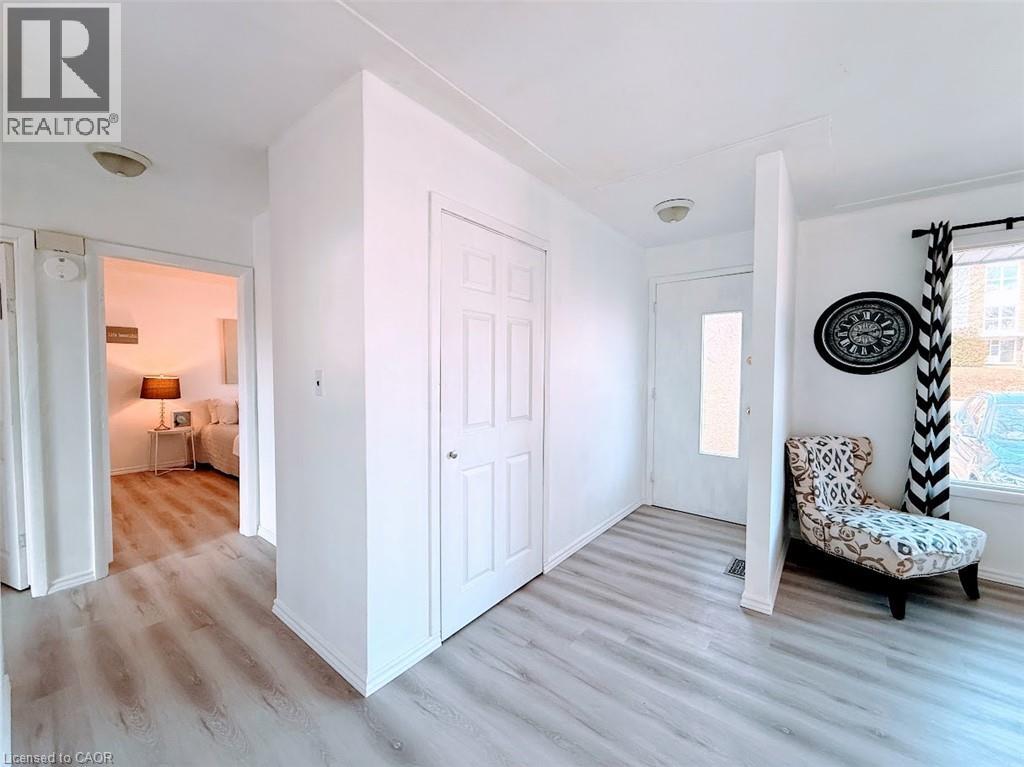 374 Victoria Road N Property Photo 10