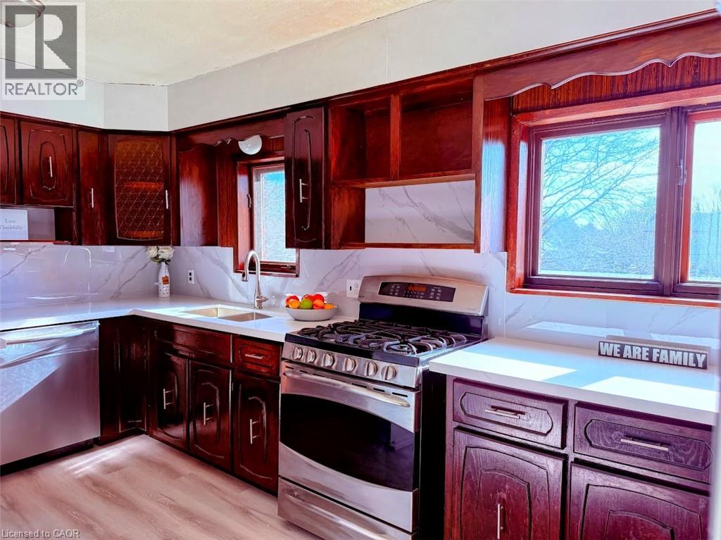 374 Victoria Road N Property Photo 13