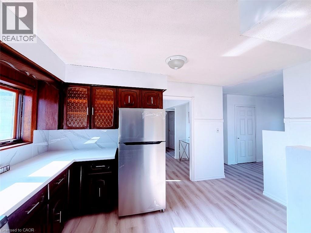 374 Victoria Road N Property Photo 14
