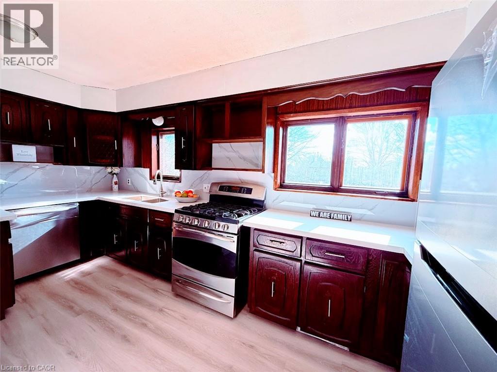 374 Victoria Road N Property Photo 15