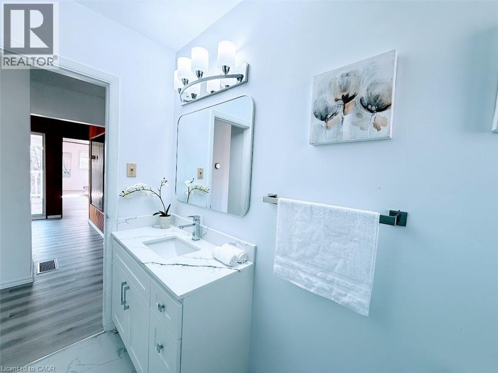 374 Victoria Road N Property Photo 36