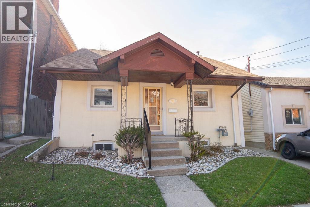 91 Pearl Street N Property Photo 2