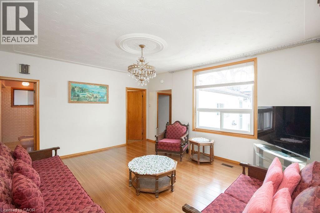 91 Pearl Street N Property Photo 5