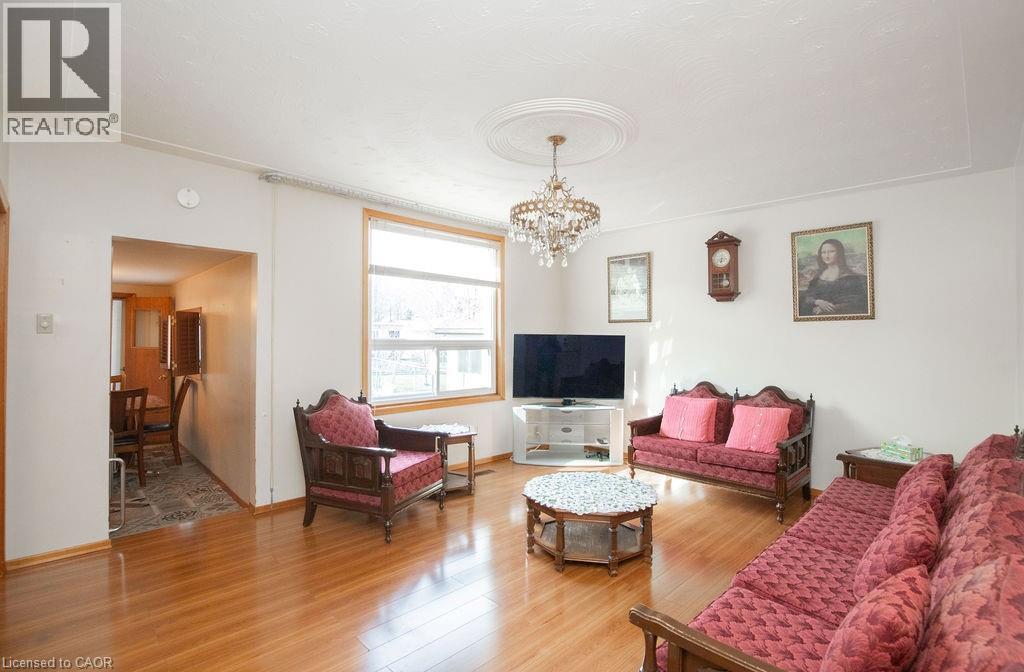 91 Pearl Street N Property Photo 6