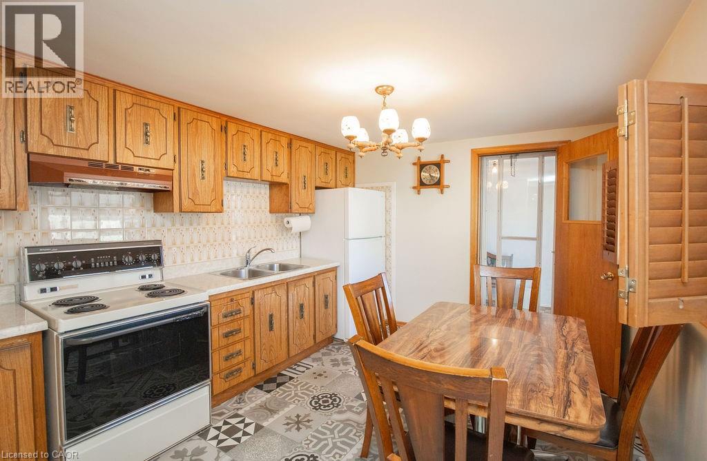 91 Pearl Street N Property Photo 7